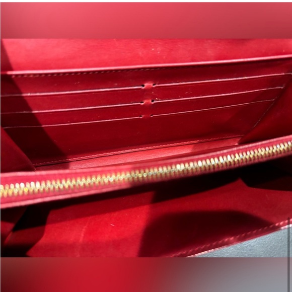 Louis Vuitton Mono Vernis Sarah Wallet in Red Patent Leather - Picture 9 of 9